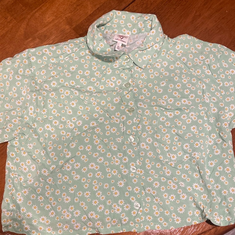 Xl cropped green daisy button up